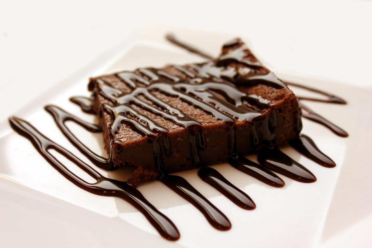 Dziś Międzynarodowy Dzień Czekolady. Oto 3 przepisy na czekoladowe słodkości od popularnych blogerów