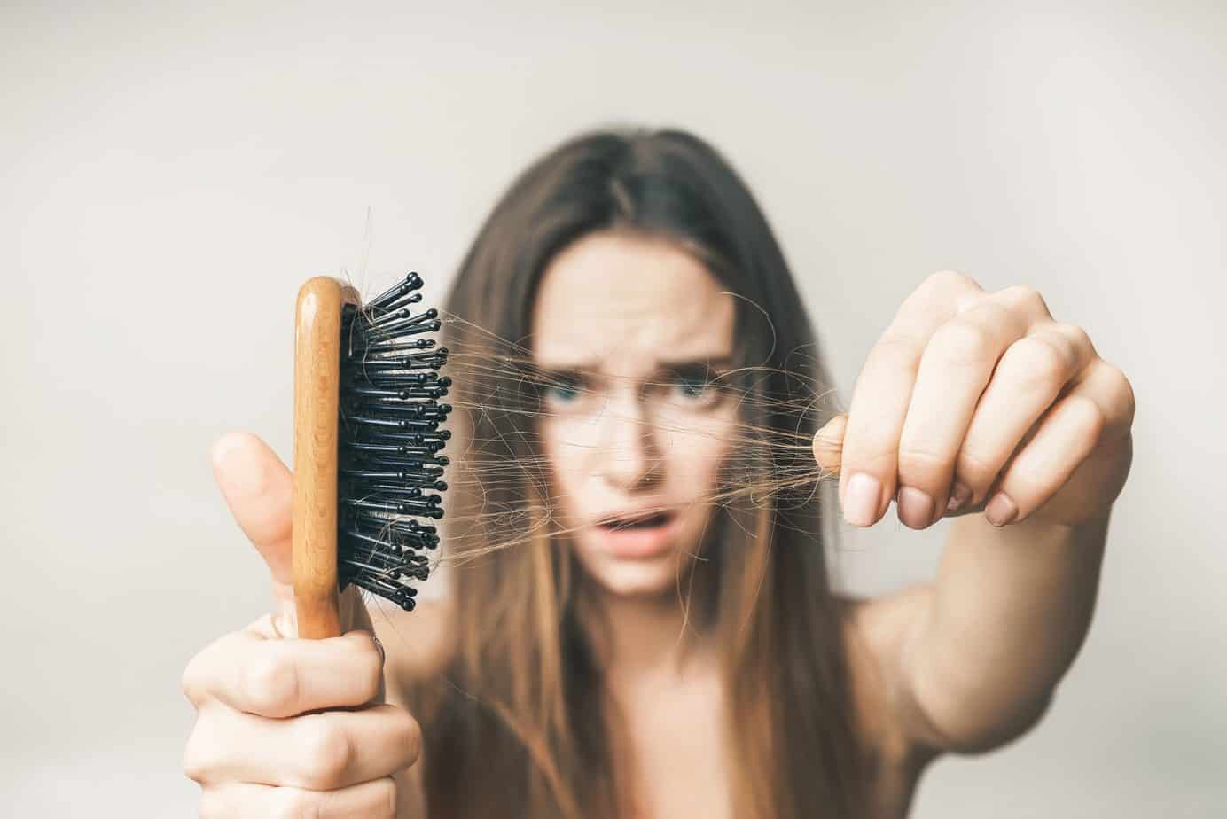 Jak wyczyścić szczotkę do włosów? Sprawdzone sposoby