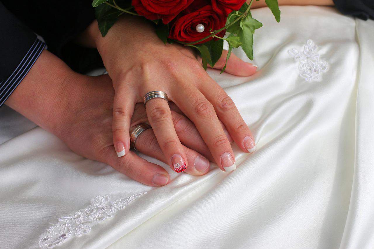 Ślub bez hucznego wesela – wady i zalety