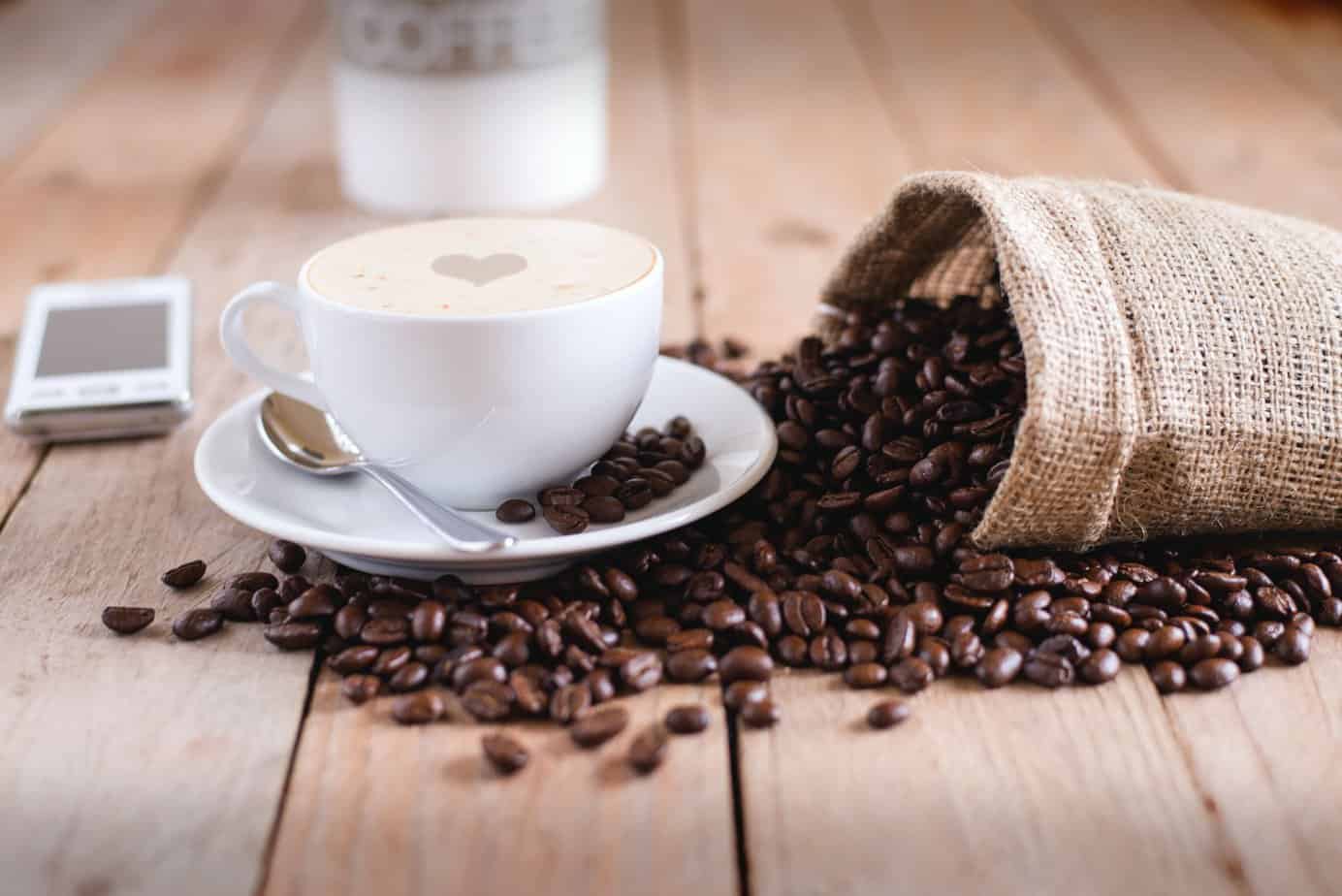 Kawa z palarni – tradycyjny smak, nowa energia