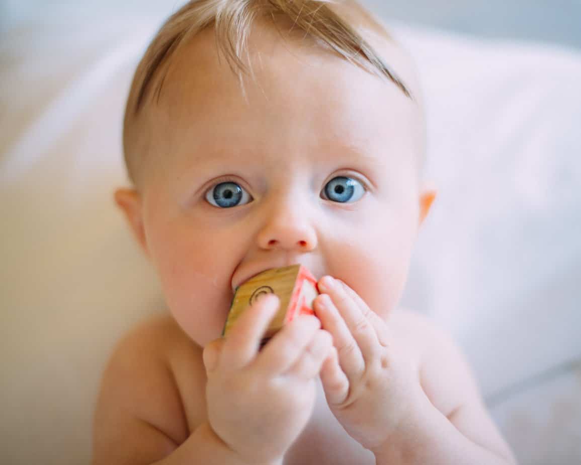 Co robić, gdy dziecko zacznie ząbkować?
