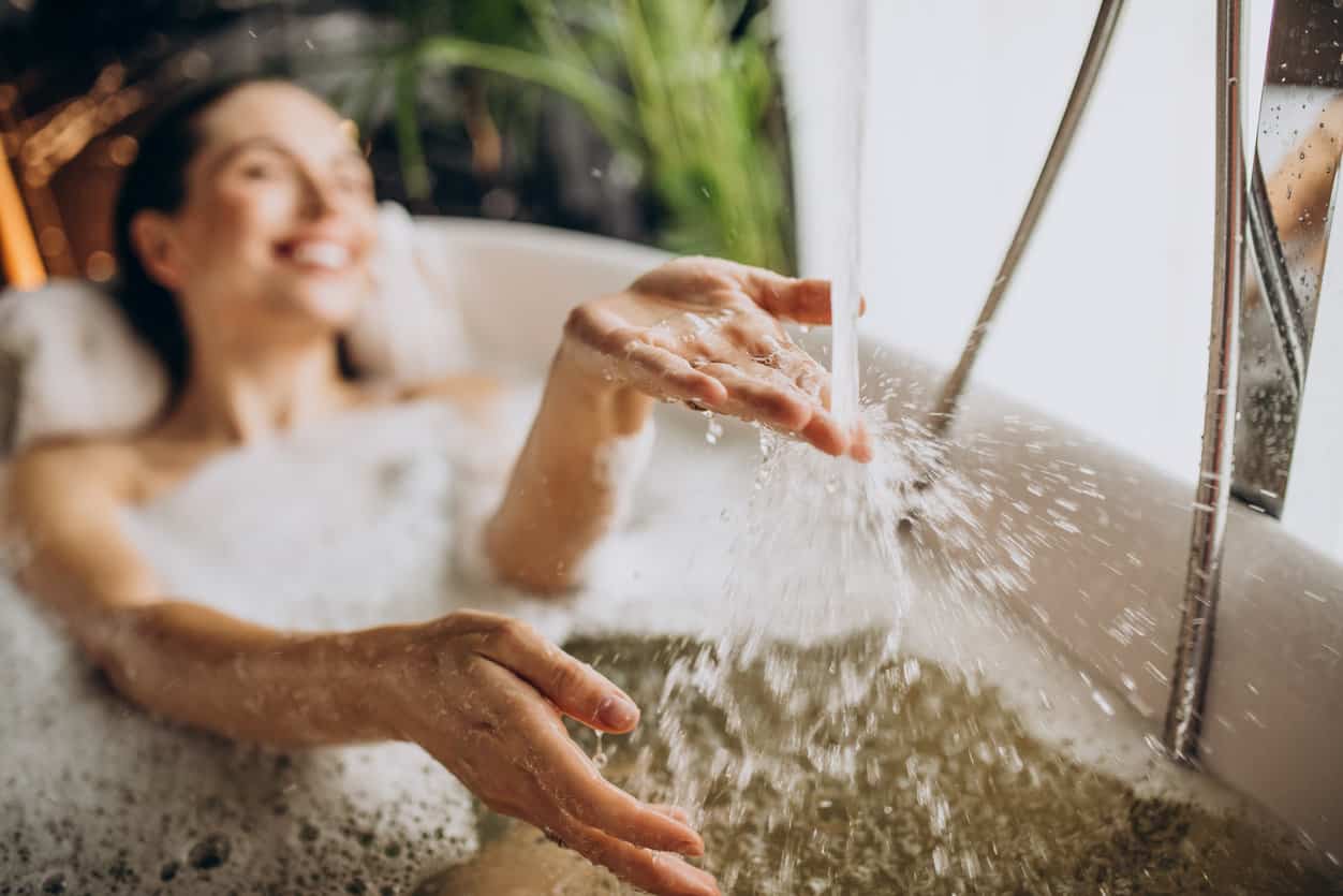 Kąpiel w codziennej pielęgnacji ciała – jak powinna wyglądać, aby dała najlepsze efekty?