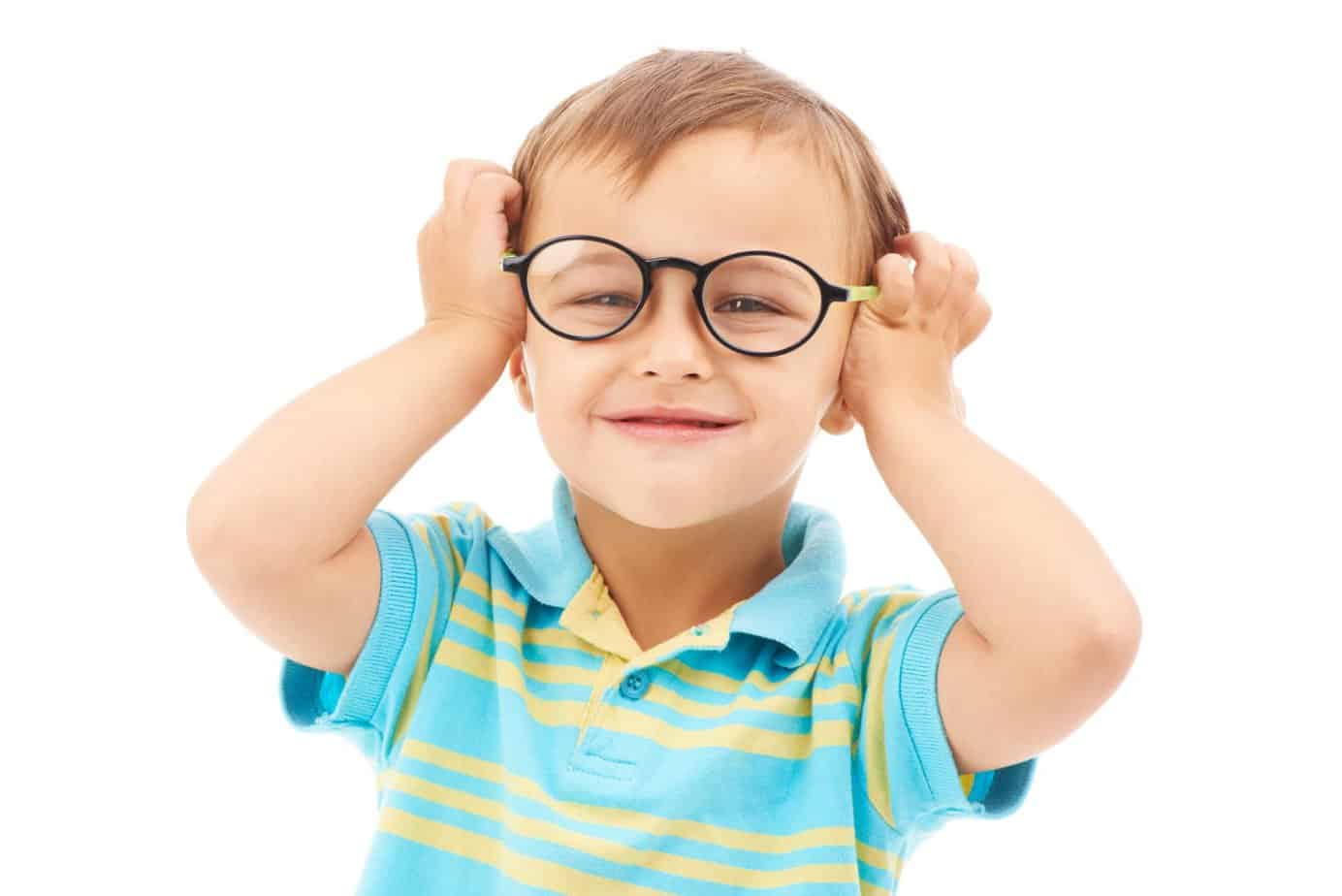 Wizyta u okulisty dziecięcego nie musi być straszna – jak przygotować dziecko do badania