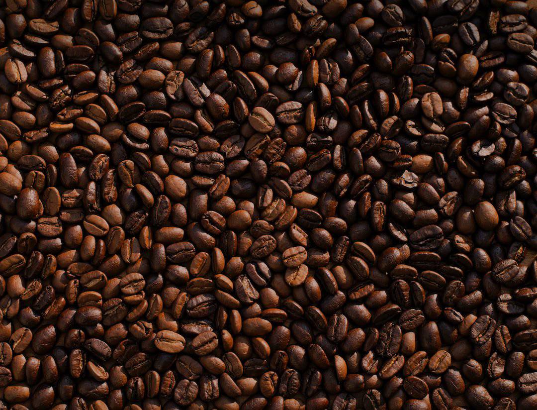 Odkrywaj smaki i aromaty świata dzięki różnorodnym mieszankom ziaren kawy