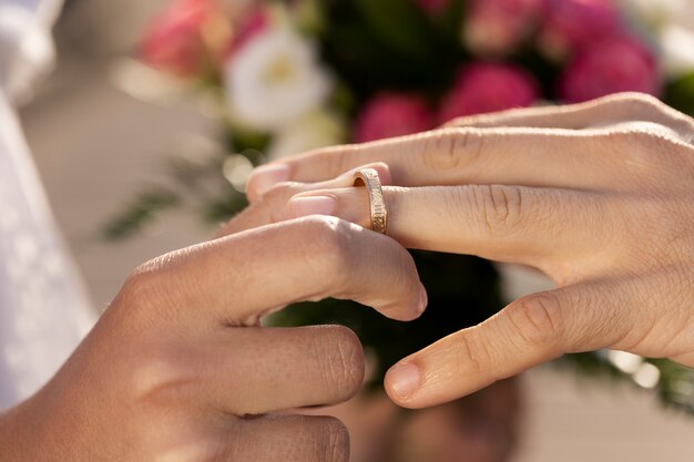 Jak wybrać doskonały pierścionek zaręczynowy – poradnik dla przyszłych narzeczonych
