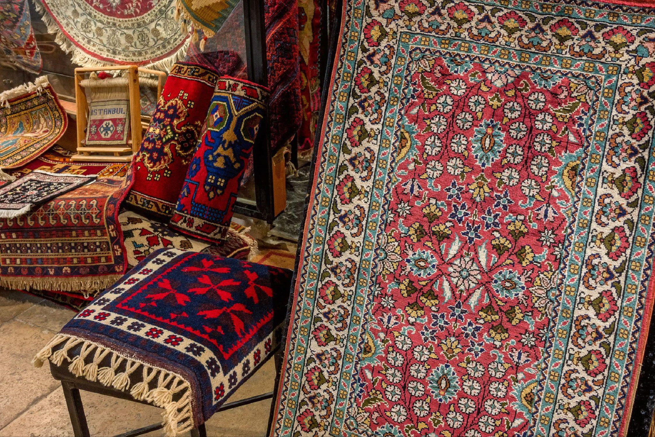 Jaki dywan wybrać – sztuczny czy naturalny?